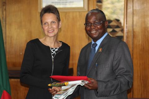 UNZA Vice Chancellor Prof Luke Mumba handing over UNZA Chitenje materials to Ambassador Pijro Suomela-Chowdhury