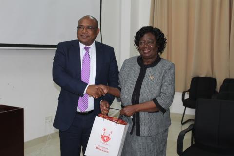 Acting UNZA Vice-Chancellor, Prof Annie Sikwibele, and the University of Botswana Vice-Chancellor, Prof David Norris, shake hands during a courtsey call